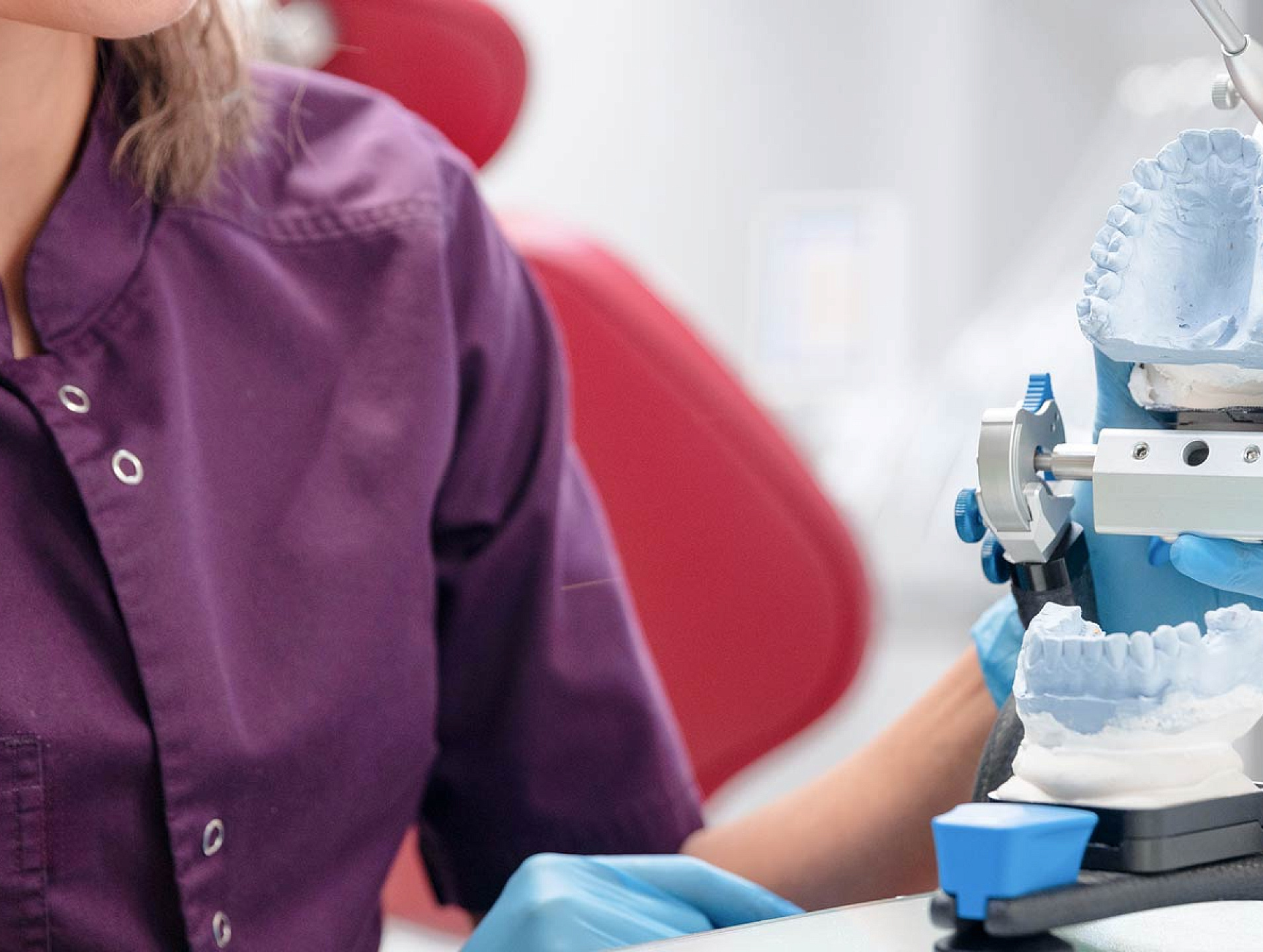  Собственная зуботехническая лаборатория внутри клиники